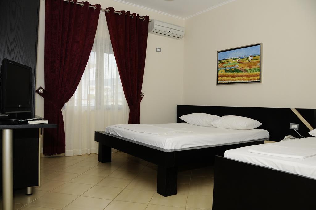 Tirana Hotel Ksamil Pokoj fotografie